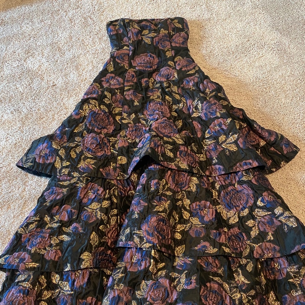 Floral strapless dress size 2, very flattering
